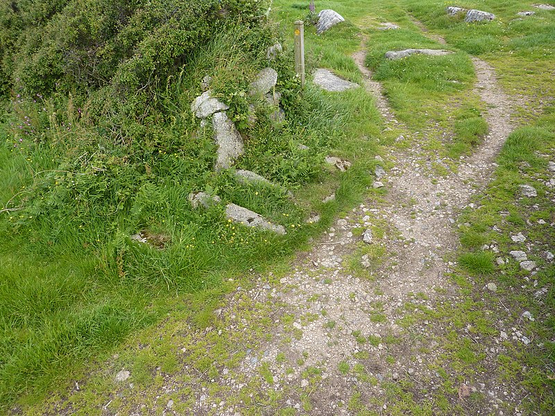 File:Disused stile. - panoramio.jpg