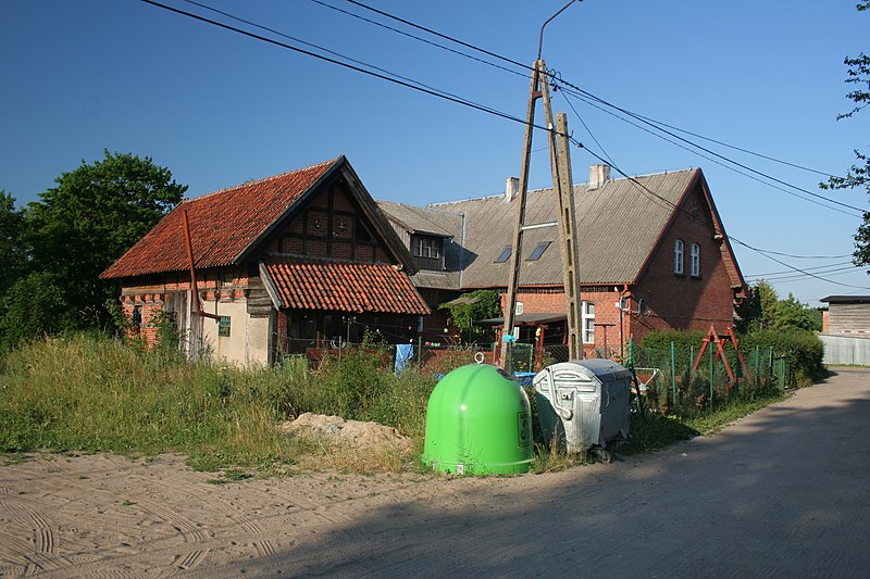 File:Domatowo - House 01.jpg