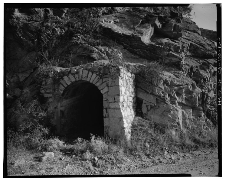 File:ENTRY PORTAL, ABANDONED SANTA ANA CANAL TUNNEL. VIEW TO SOUTH. - Santa Ana River Hydroelectric System, Abandoned Tunnel, Redlands, San Bernardino County, CA HAER CAL,36-REDLD.V,1R-2.tif