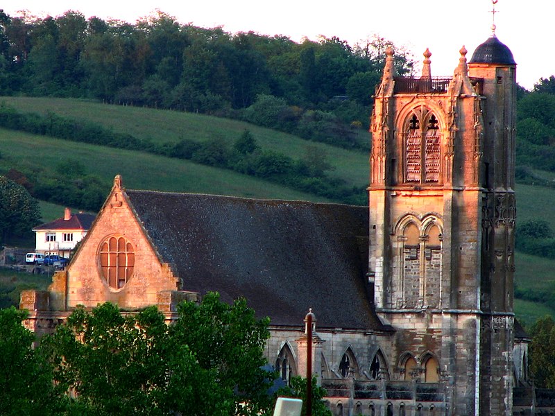 File:Eglise Notre Dame à Villeneuve-sur-Yonne.JPG