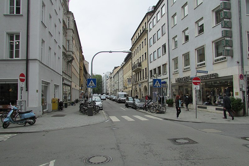 File:Eisenmannstr 19-05-22 489.jpg