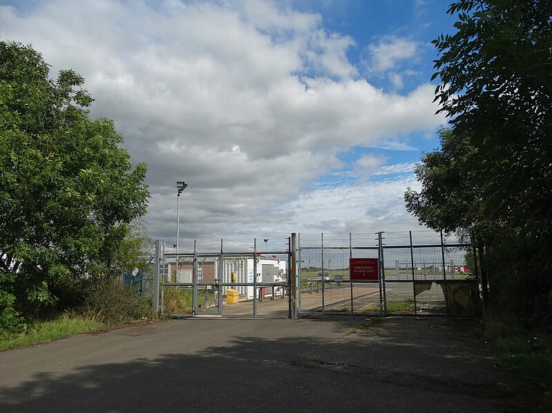 File:Emergency Access Gate 4 - Robin Hood Airport - geograph.org.uk - 5106305.jpg