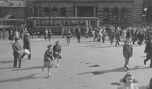 Place d'Armes in 1941 Feature. Rush Hour at Place D'Armes BAnQ P48S1P06878.jpg