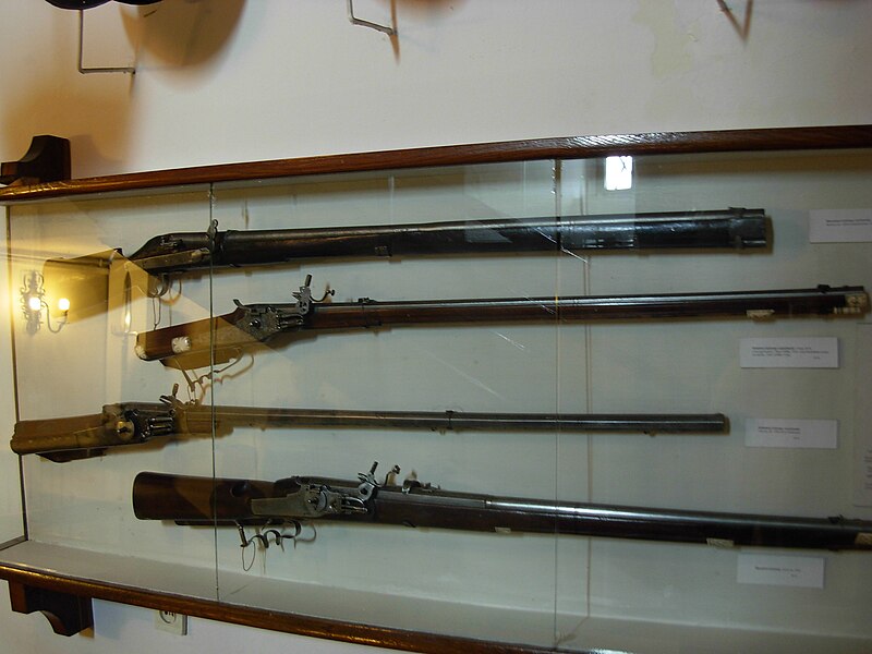 File:Firearms in Muzeum Zagłębia 05.JPG