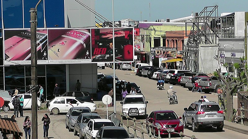 File:Free Shop do Rio Branco compras e Turismo Moeda Dólar Americano, Uruguay - panoramio.jpg