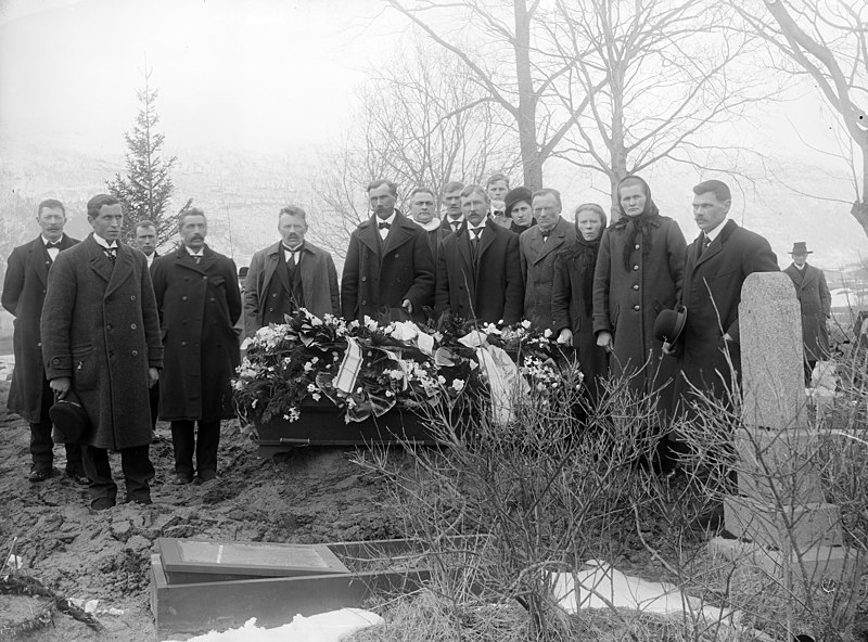 File:Funeral in Norway ca. 1890-1910 (3451267734).jpg