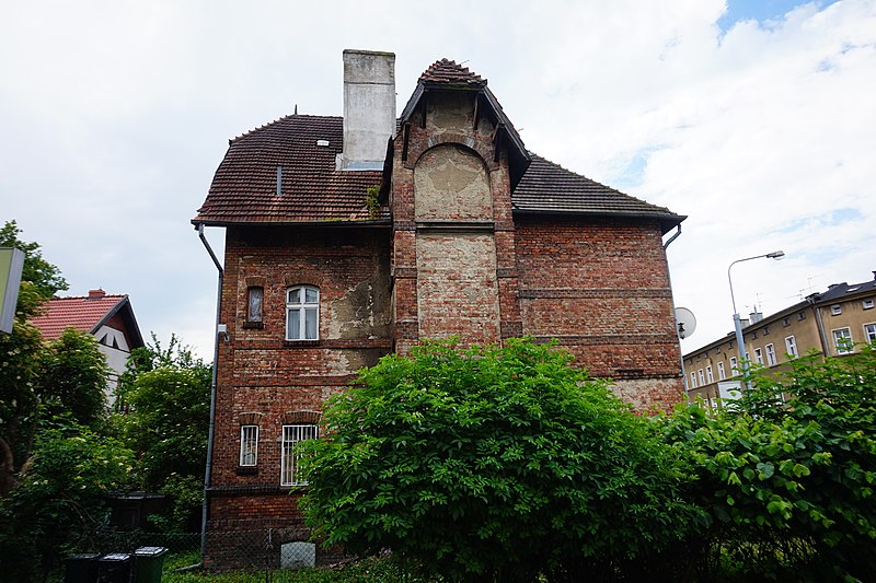 File:Gdańsk - Wrzeszcz. Dom przy skrzyżowaniu ulic Saperów i St. Wyspiańskiego - panoramio.jpg