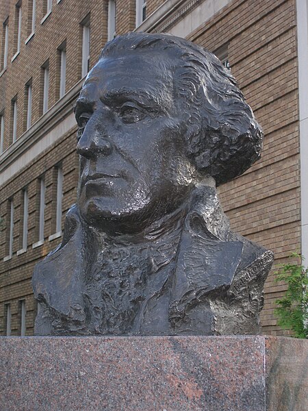 File:George Washington statue, close up at George Washington University, Washington DC.jpg