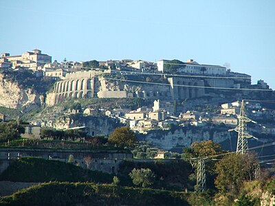 Gerace, the Cathedral at left Gerace - Vista.jpg