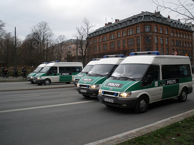 File:German police vehicles in Copenhagen.jpg