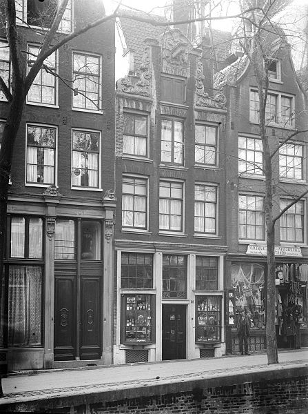 File:Gevelaanzichten van de voormalige huizen - Amsterdam - 20016054 - RCE.jpg