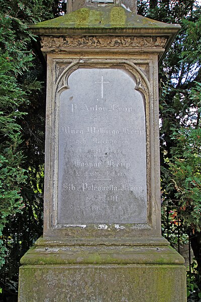 File:Grabstätte Keup Inschrift Friedhof Köln-Mülheim Sonderburger Straße.JPG