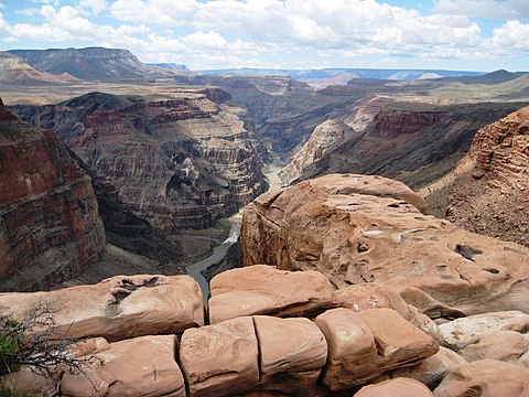 View southwest - view of fault from Toroweap Overlook, below Toroweap Point, west Grand Canyon, overlooking Colorado River.
(with small (dk black)-volcano on South Rim, adjacent rim edge) Grand Canyon Toroweap (2).jpg
