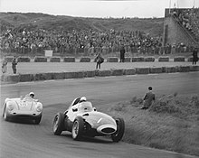 Stirling Moss for Vanwall (front) won the Dutch Grand Prix. Grote prijs van Nederland op het circuit van Zandvoort aangetast, Bestanddeelnr 909-5855.jpg