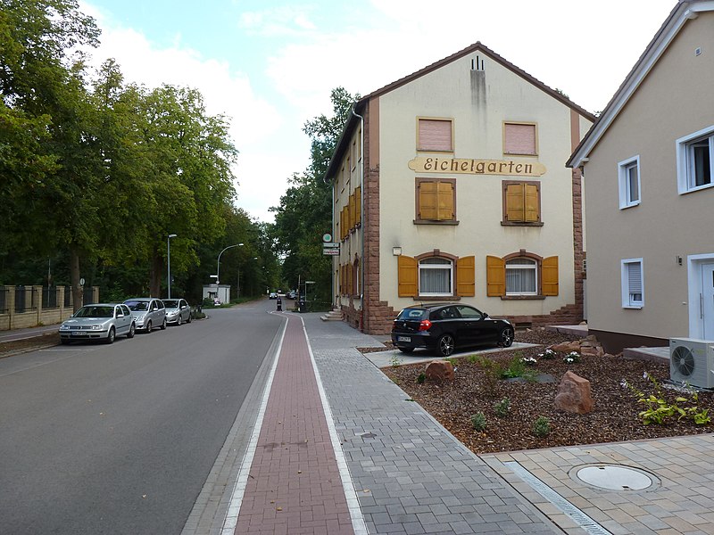 File:Haßloch, Kirchgasse, Gasthaus Zum Eichelgarten am Ortsrand 20150908.jpg