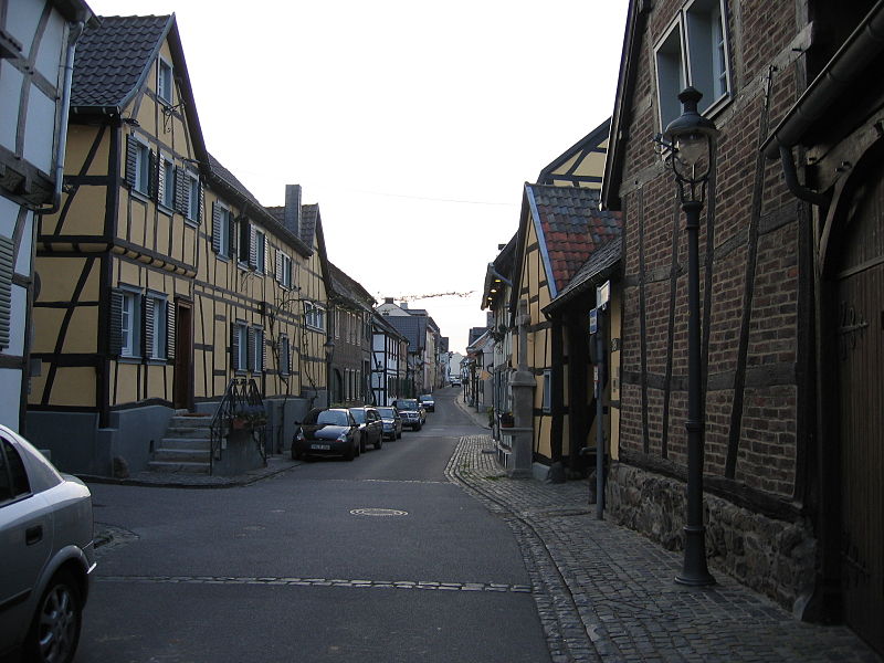 File:Hauptstrasse Bonn-Muffendorf May 2005.JPG