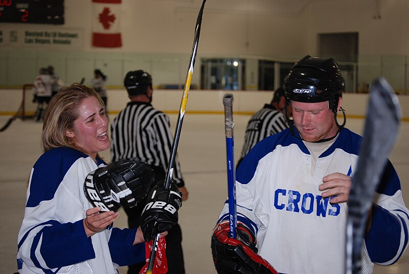 File:Hockey 20080824 (35) (2795631170).jpg