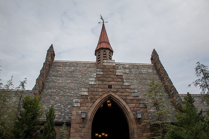 File:Hogsmeade Station (42614385154).jpg