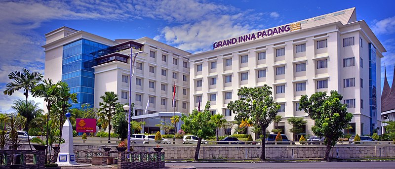 File:Hotel Grand Inna padang.jpg