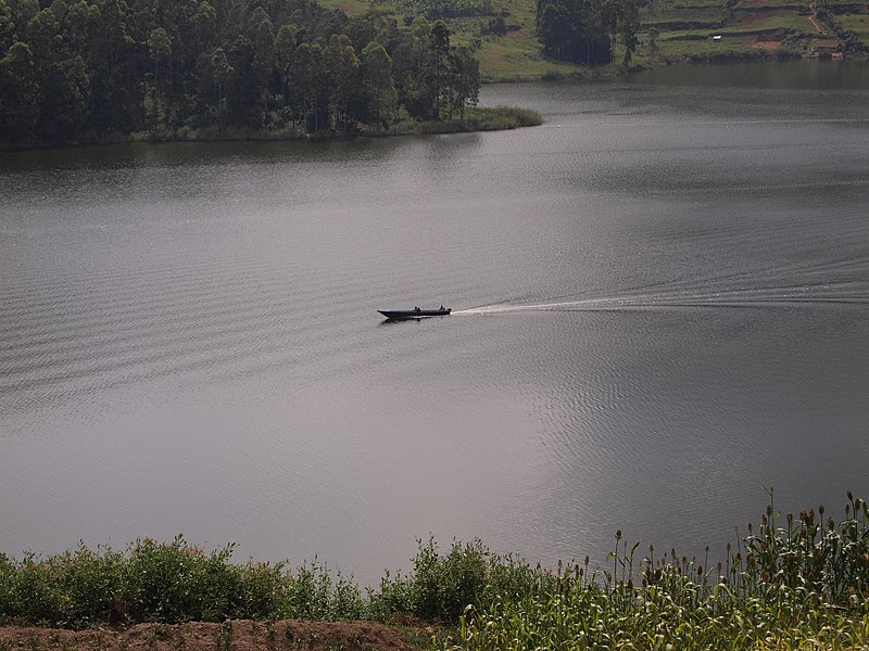 File:Impressions of Lake Bunyonyi by Zenith4237 (09).jpg