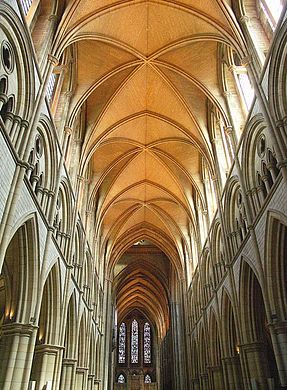 Catedral de Truro, Inglaterra, no estilo gótico primitivo inglês.