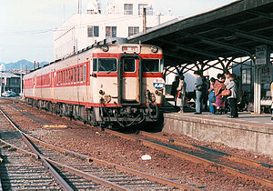 急行列车停靠此临时乘降场（1985年）