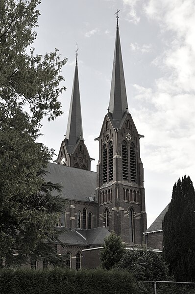 File:Johannes den Dooper kerk Kaatsheuvel.jpg