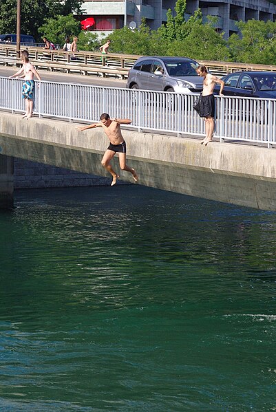 File:Jumping from Pont Sous-Terre 08.JPG