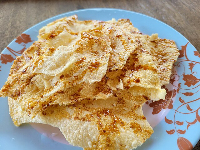 640px-Kabkab_%28Cassava_cracker%29%2C_Philippines_04.jpg