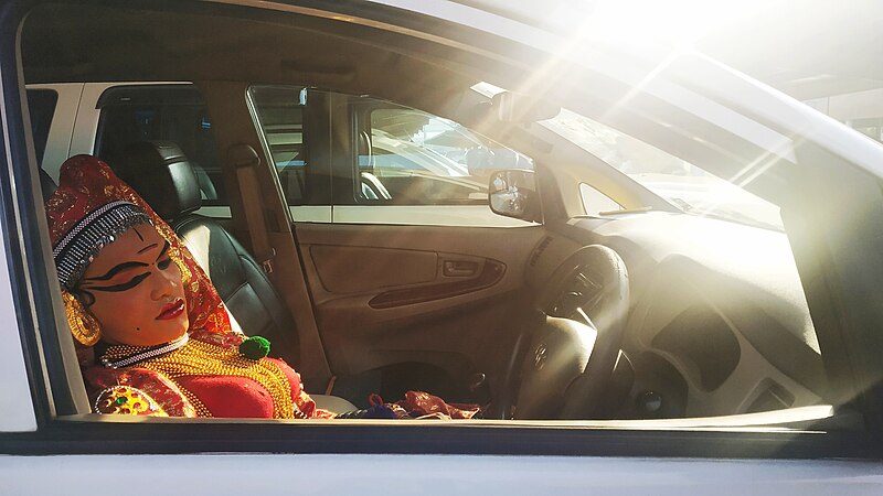 File:Kathakali artist resting.jpg