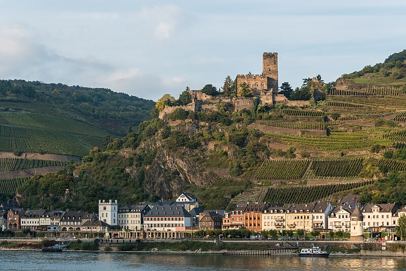 File:Kaub and Burg Gutenfels, Southwest view 20141002 1.jpg