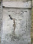 Detail reliéfu na soklu sochy