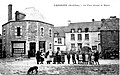 Lanouée ː la place devant la mairie vers 1920 (carte postale).