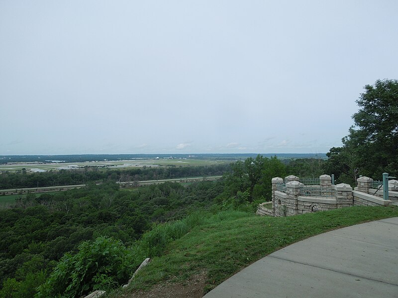 File:Lewis and Clark Scenic Overlook, Council Bluffs, IA.JPG