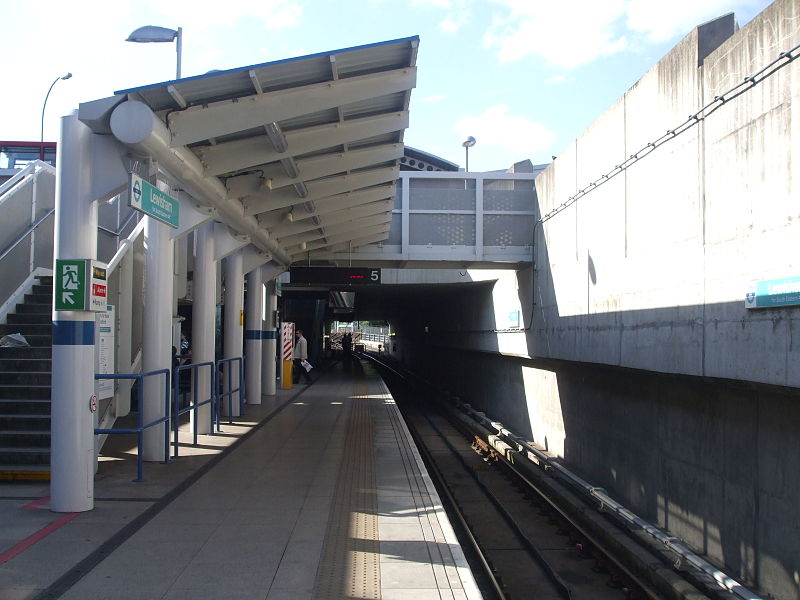 File:Lewisham DLR stn look north.JPG