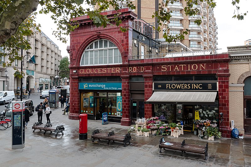 File:London, Gloucester Road Station -- 2016 -- 4612.jpg