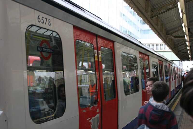 File:London Underground C69 Stock at Hammersmith (14413357030).jpg