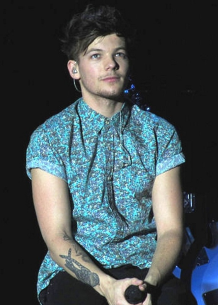 File:LouisTomlinson-SECC.png