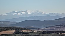 I Balcani sullo sfondo della città di Loveč in Bulgaria
.