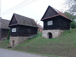 Lužná (Vsetin okres) - vinné sklípky.JPG