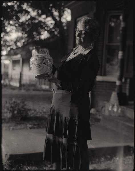 File:Lucy Maud Montgomery holding a jug, Norval (I0001762).tif