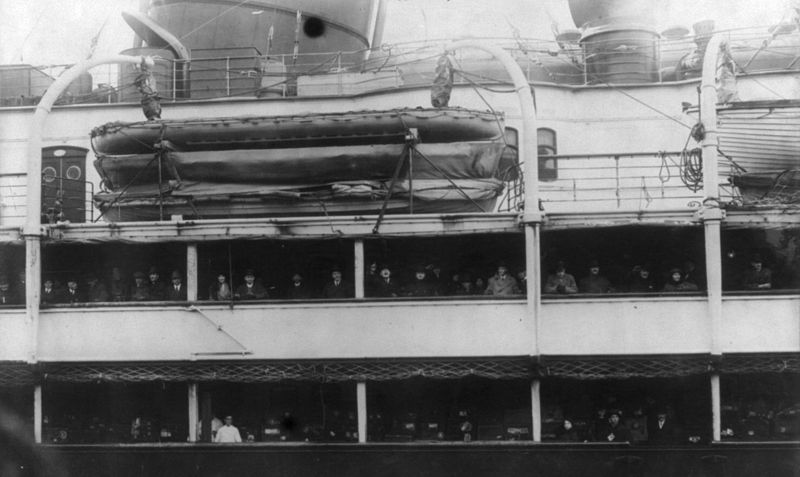 File:Lusitania New York 1914 Lifeboats.jpg