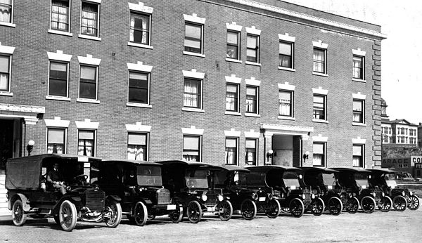 Merchants Parcel Delivery delivery vehicles in 1916
