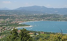 Blick von der Rocca über die Bucht von Manerba