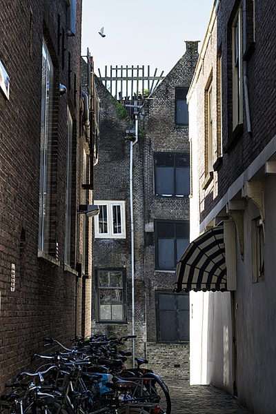 File:Manhuissteiger, Dordrecht (27106756437).jpg