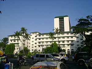 Manila hotel luneta (2012).jpg