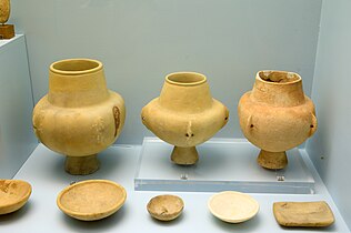 Pots à col en marbre (lustres, kandilae). Cycladique ancien I, 3200 à 2700 av. J.-C.