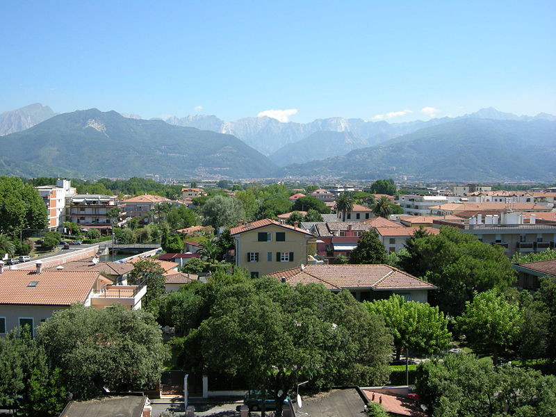 File:Marina di massa, veduta 04.JPG