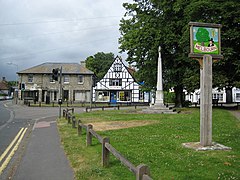 Melbourn, panneau du village et monument aux morts - geograph.org.uk - 876471.jpg