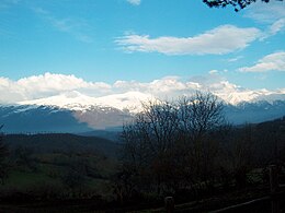 Monti della Laga dal versante amatriciano. Da sinistra, Pizzo di Sevo (2419 m), Cima Lepri (2445 m) e monte Gorzano (2458 m).